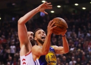 开云体育中国官网-猛龙半场反击，赢得大胜反弹势头