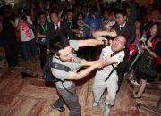 开云体育中国官网-双方互不相让，场面紧张激烈