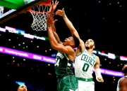 开云体育下载-凯尔特人B队力克雄鹿，汉密尔顿惊艳世界