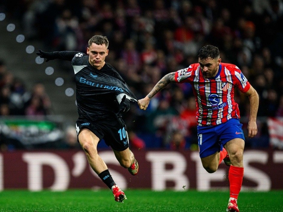 包含勒沃库森碾压巴黎，弗拉霍维奇打破历史纪录的词条