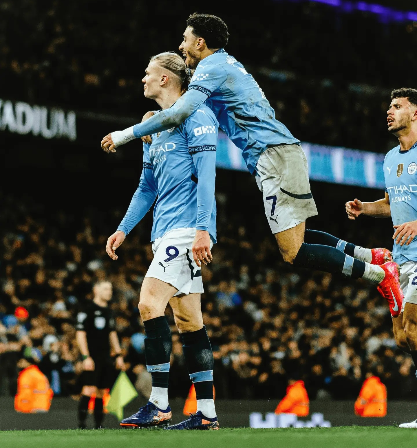 曼城获得主场胜利，继续领跑英超