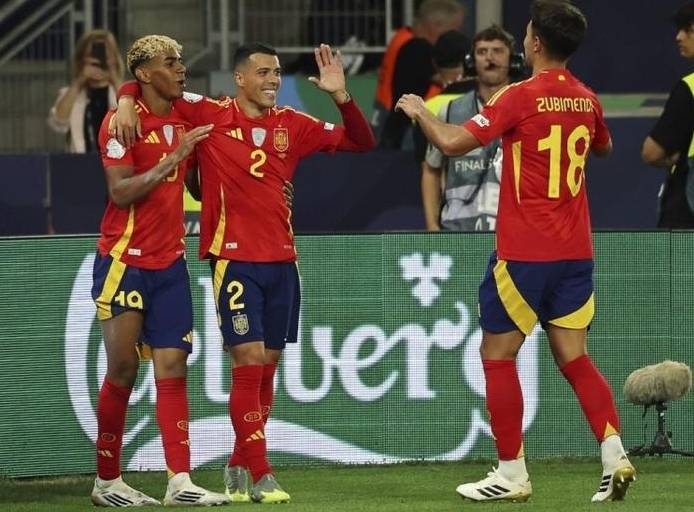 欧国联比赛：马赛惊险击败曼联