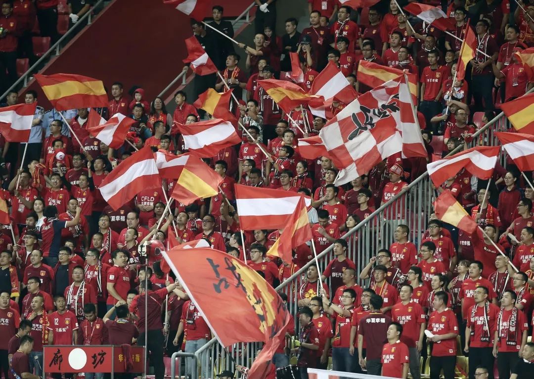 河南建业击败河北华夏幸福，豪取三分