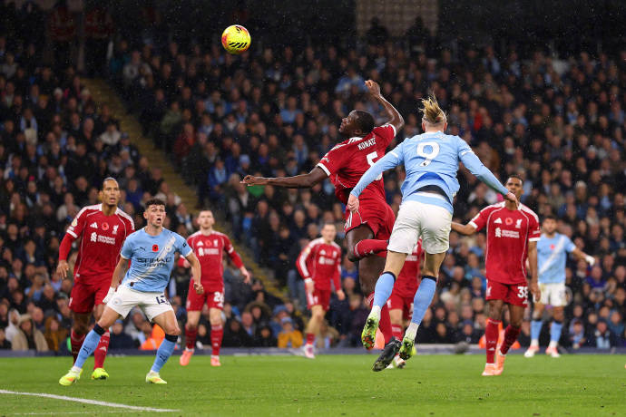 曼城逢强敌，英超卫冕形势著实不易