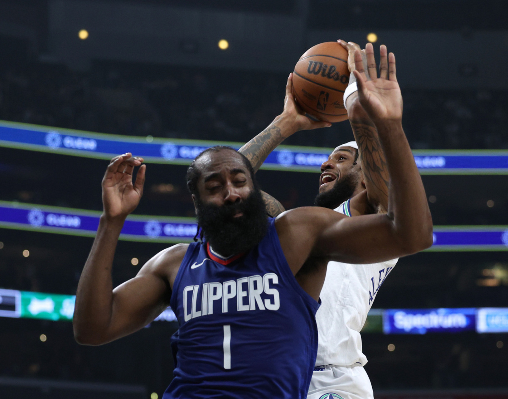 猛龙客场胜森林狼，伦纳德大秀持续