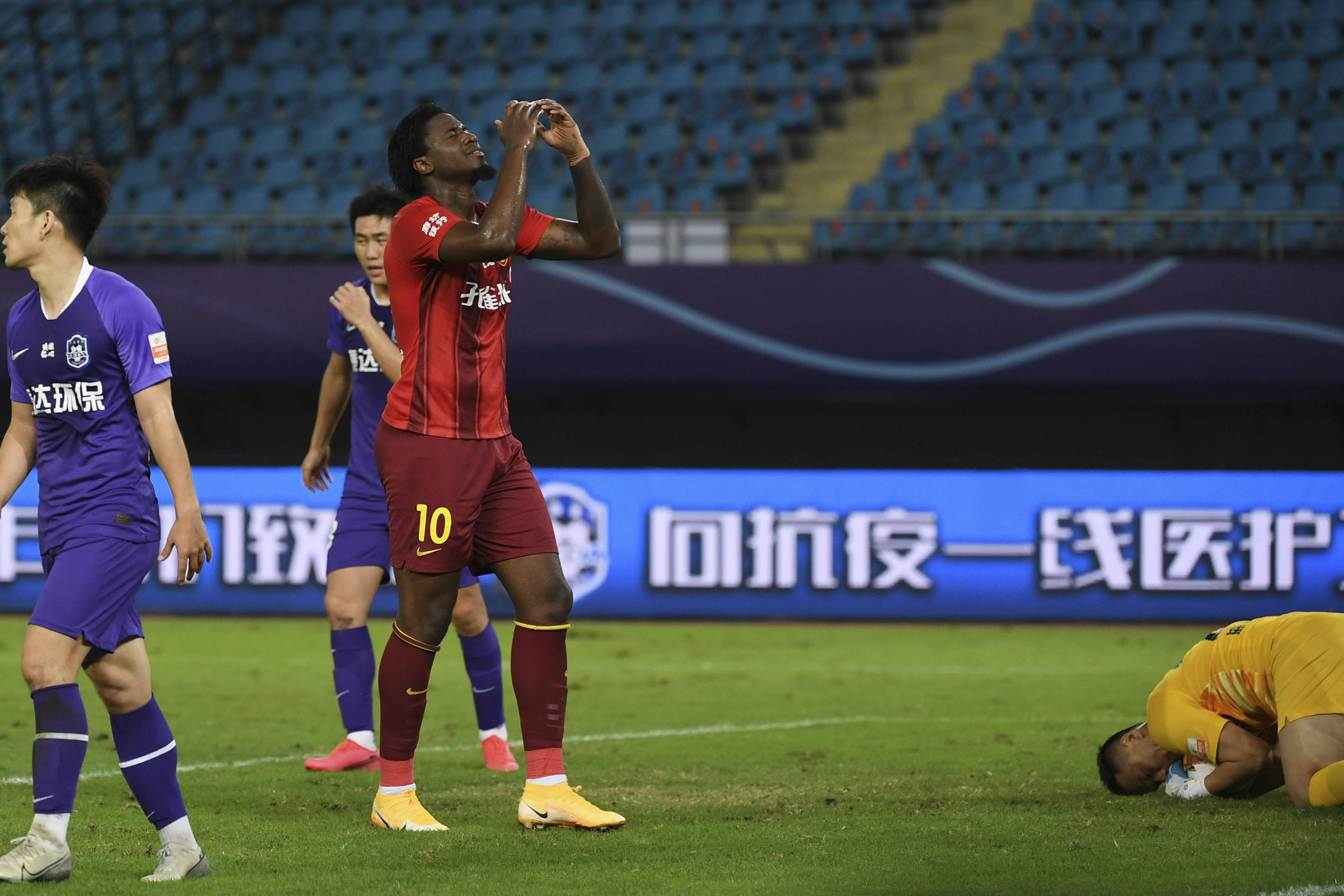 天津泰达迎来连胜,力压卓尔排名中超榜首的简单介绍 天津泰达迎来连胜,力压卓尔排名中超榜首的简单介绍