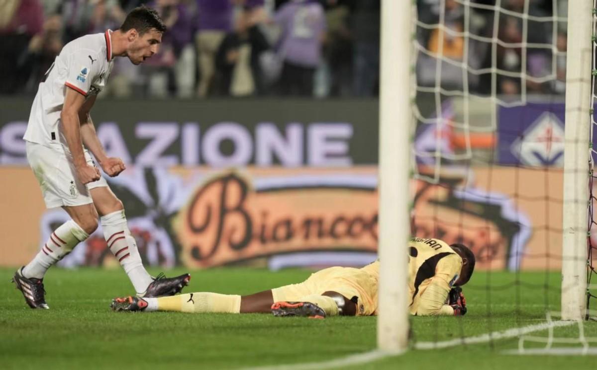 那不勒斯球迷疯狂入场意甲榜首追赶的简单介绍