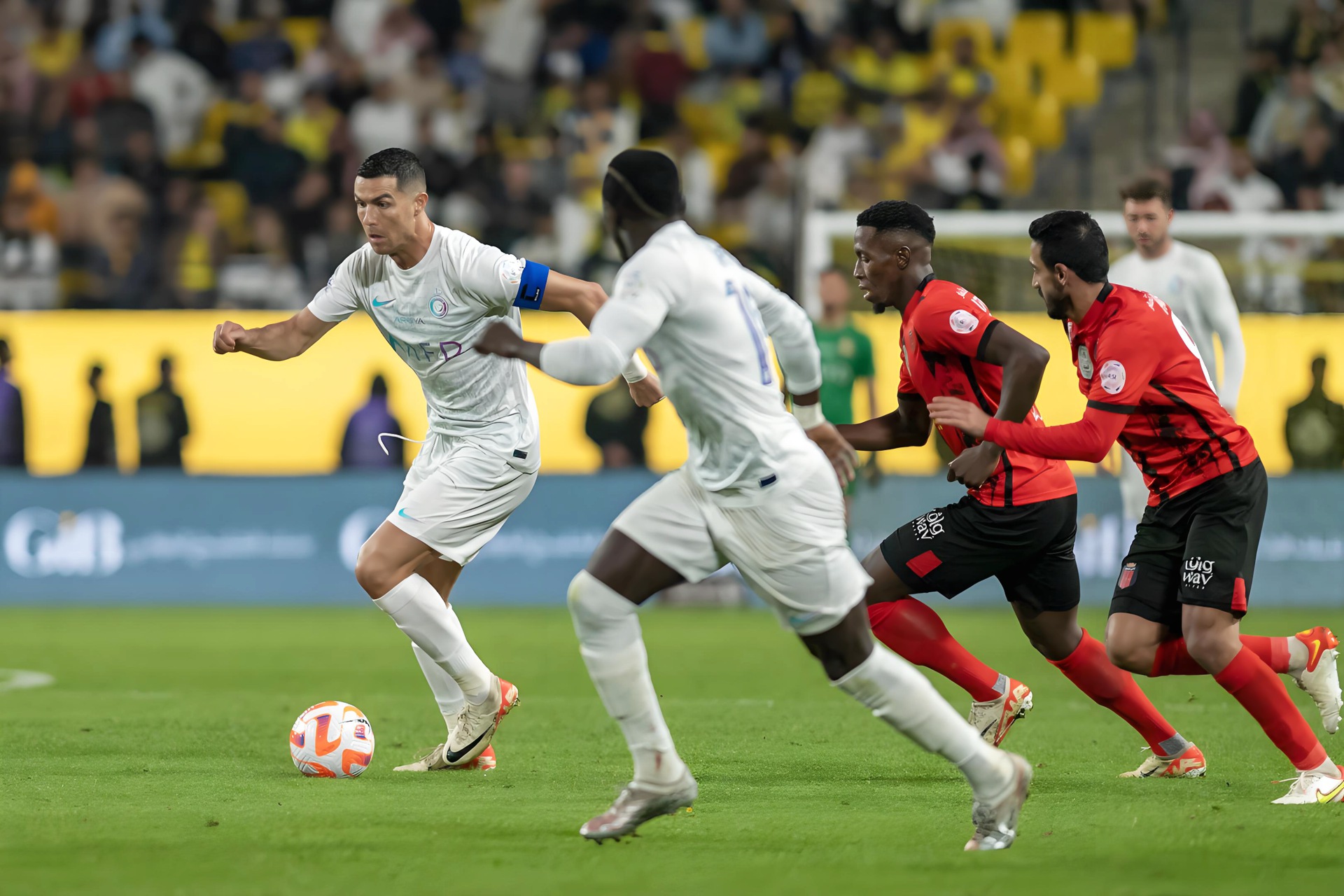 皇马力克阿根廷,C罗点燃赛场 皇马力克阿根廷,C罗点燃赛场