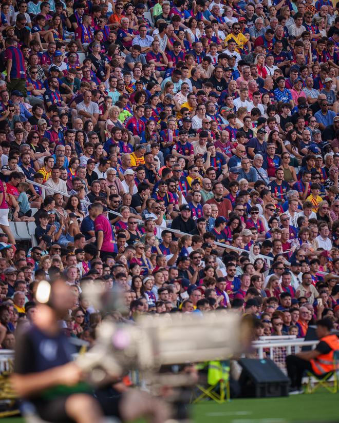 联赛精彩绝伦，球迷热情不减的简单介绍