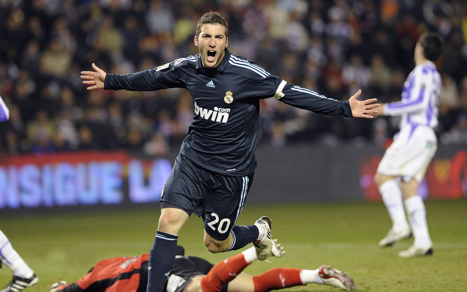 太阳战术压制篮网，米切尔成为关键先生