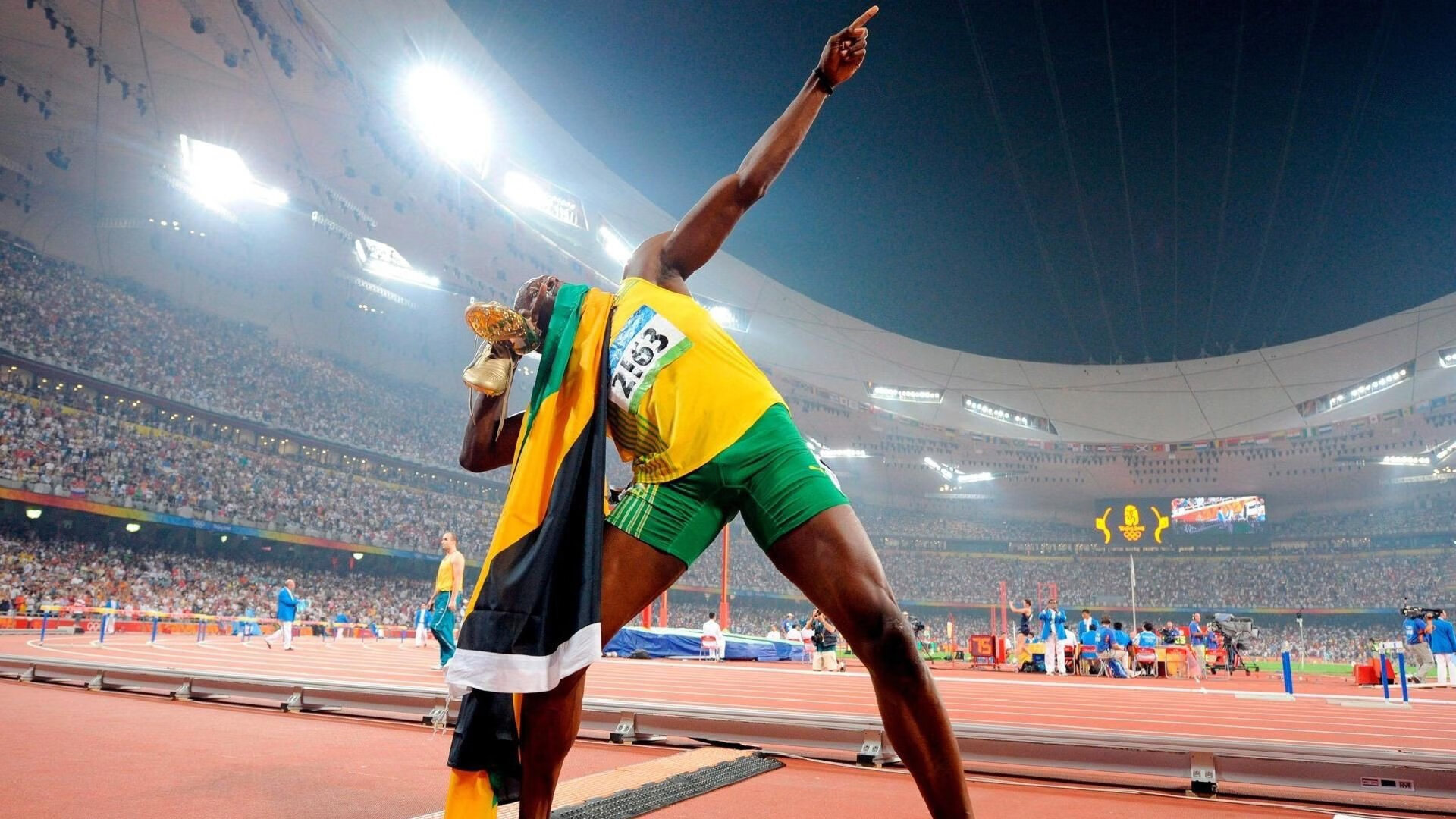 赛道上的红色风暴，塞恩斯驾驭法拉利横扫迈凯伦