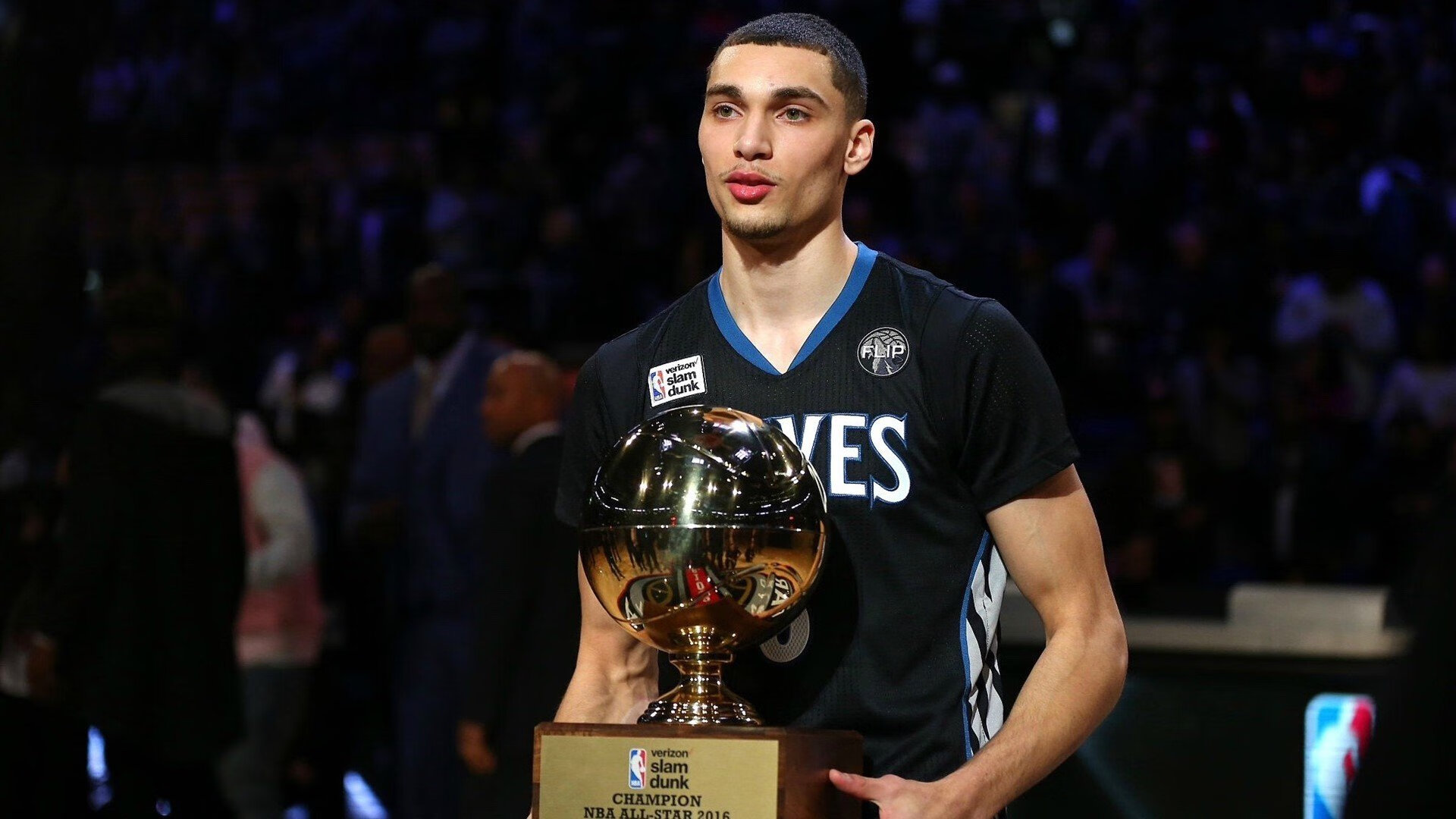 绝杀时刻，维斯塔潘的利刃与哈斯的叹息，一场关于唯一性的赛道诠释